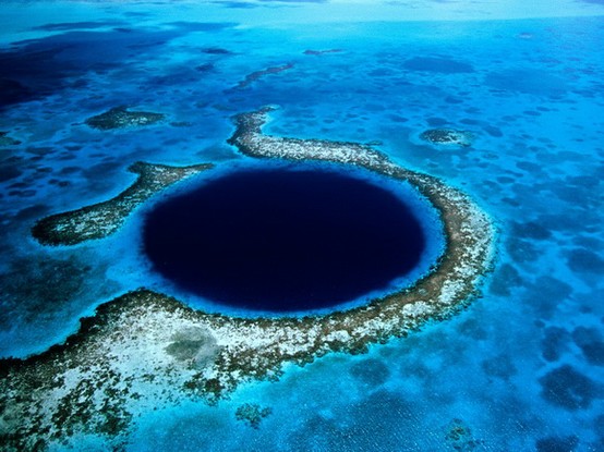 Photo:  the great blue hole, belize 